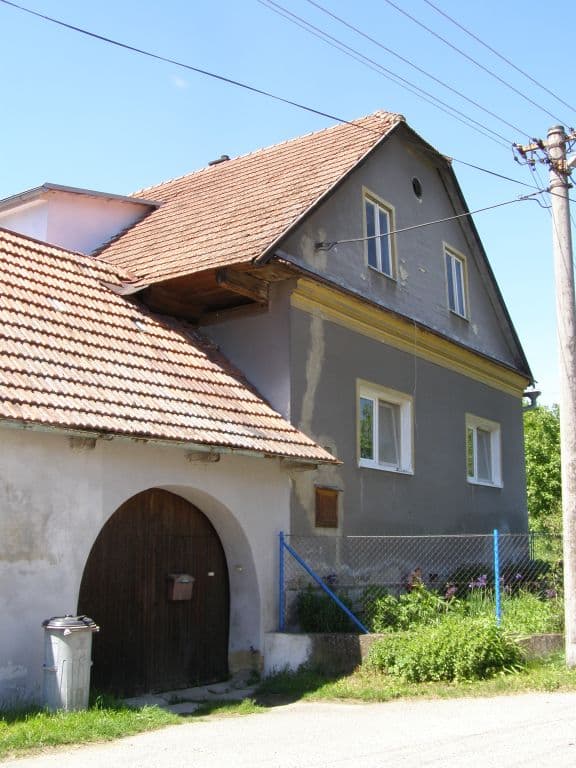 Statek vyfocený ze silnice